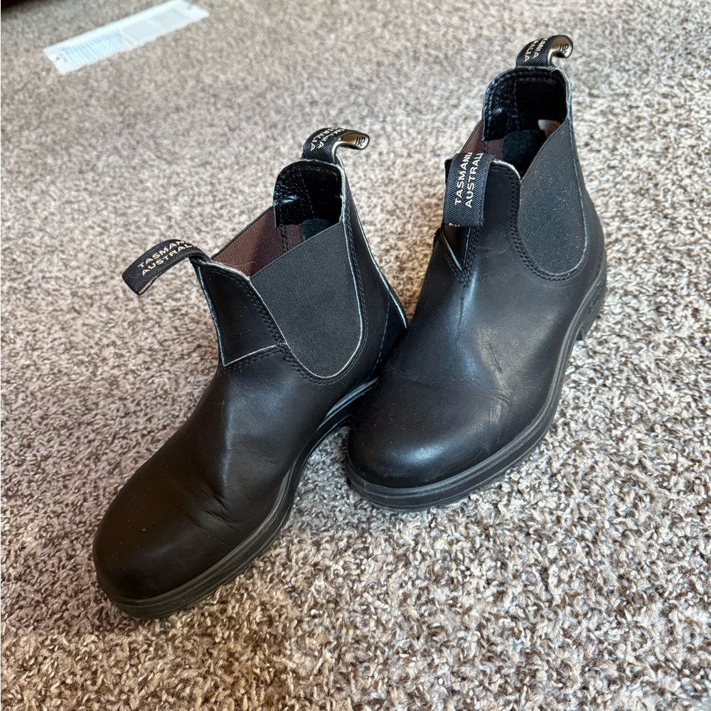Women’s Classics Chelsea Boots - US6/AU3